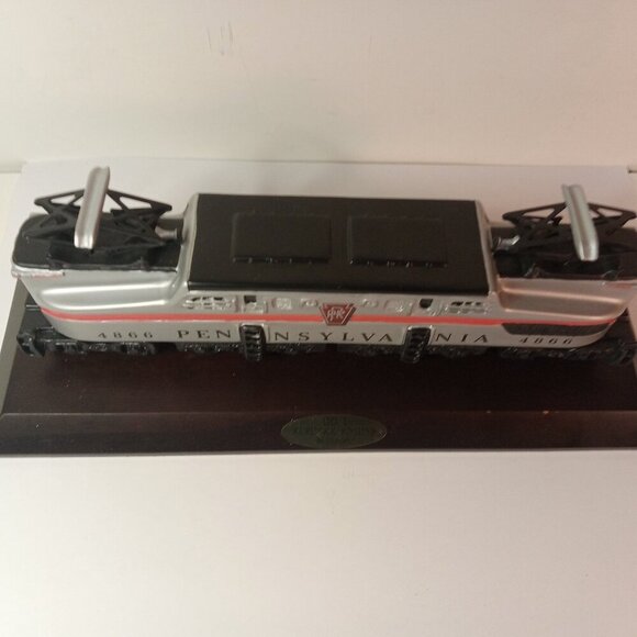 LIONEL CLASSIC Train Collection GG 1 Electric Engine with Wood Base Plaque 1994 - Picture 2 of 14